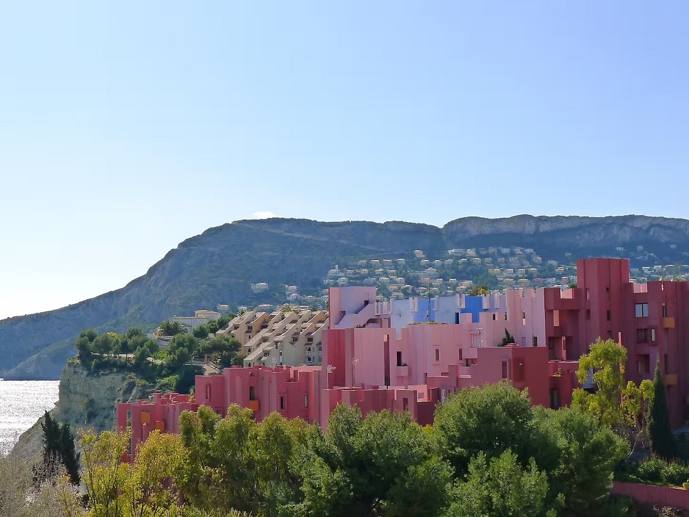 la-muralla-roja-architetto-ricardo-bofill