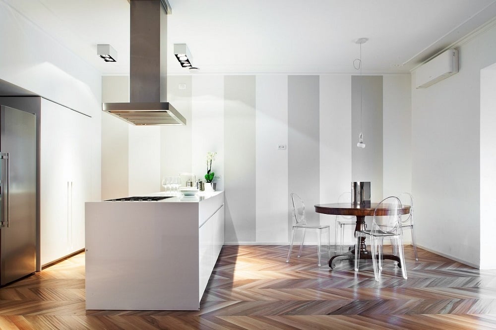 cucina-arredamento-bianco-e-grigi