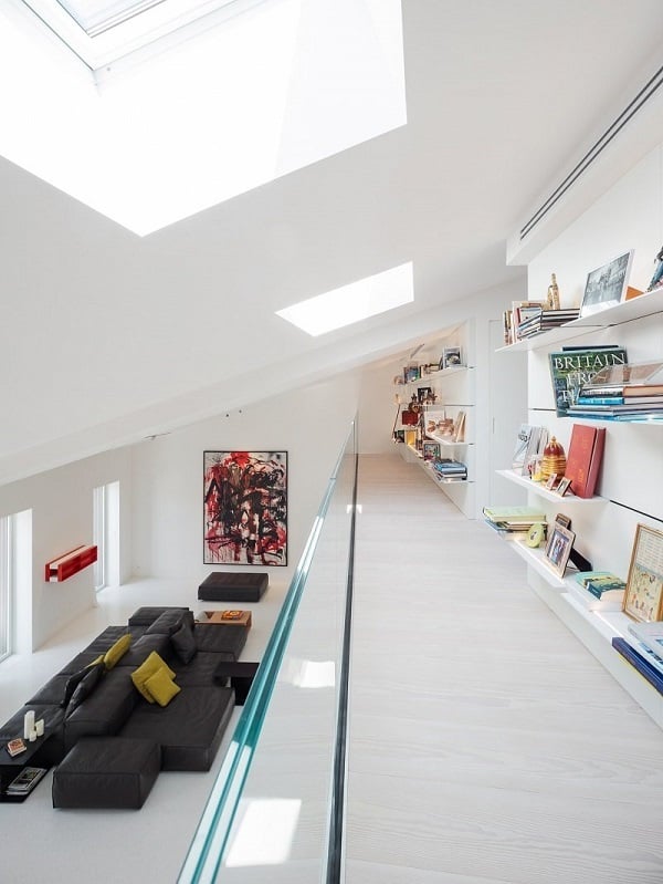 pantone-2026-cloud-dancer-bianco-amplifica-luce-naturale-attico