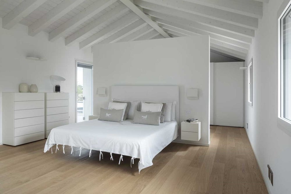 villa-minimal-progetto-bianco-camera-total-white
