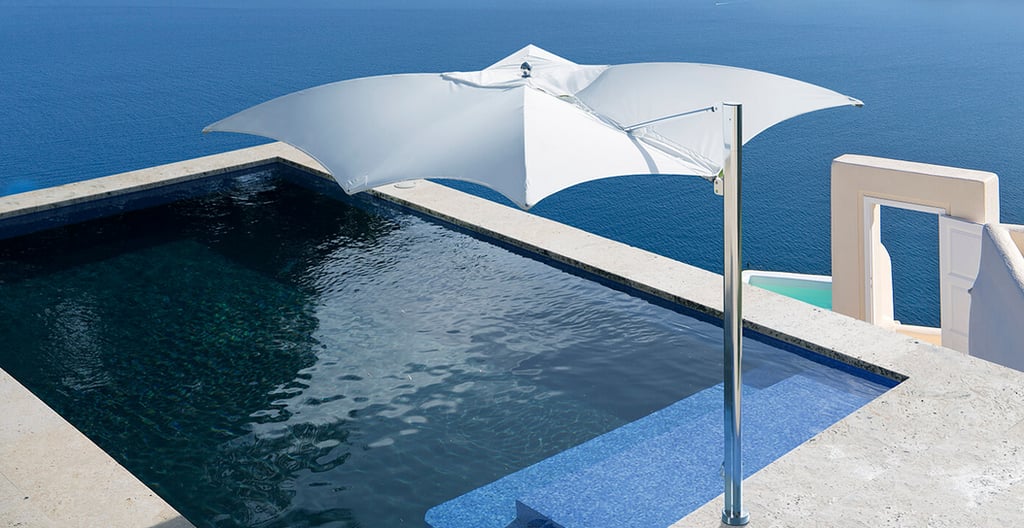 ad-arredo-dal-pozzo-progetto-arredo-ombrelloni-design-per-la-villa-con-piscina-in-stile-moderno-ocean-master-max-manta-cantilever.png